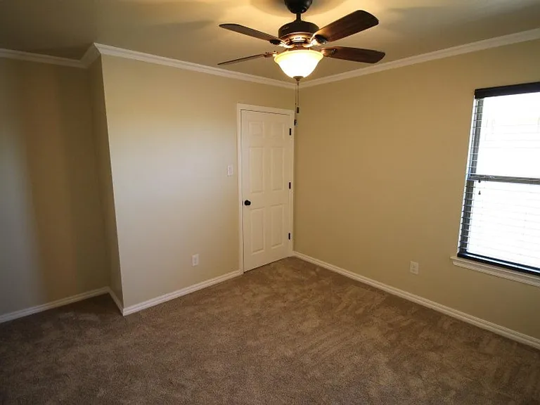 937 Robineta Ln — Photo 16