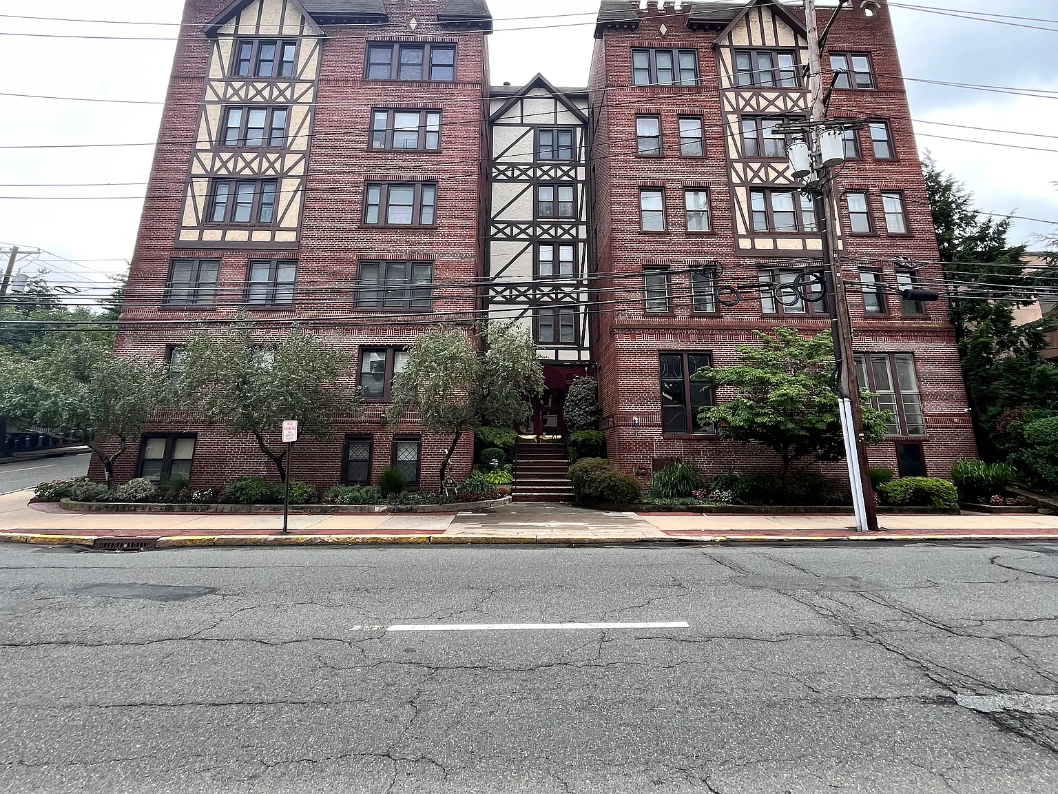 2 bed, 1200 sqft, $2,800 — Photo 2
