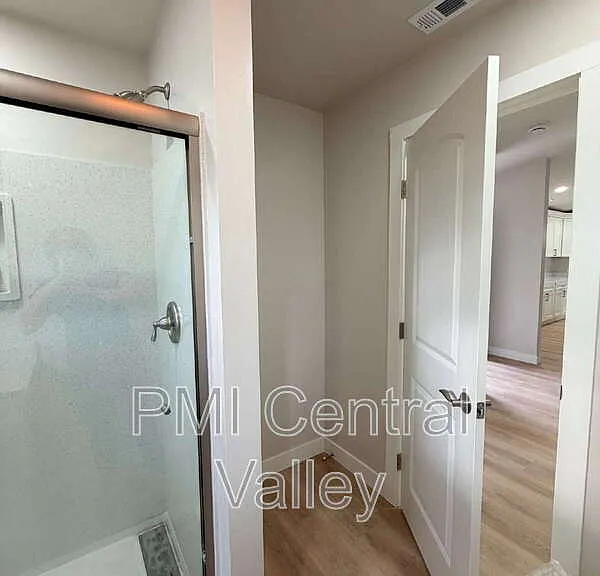 1710 Waverly Dr — Photo 17