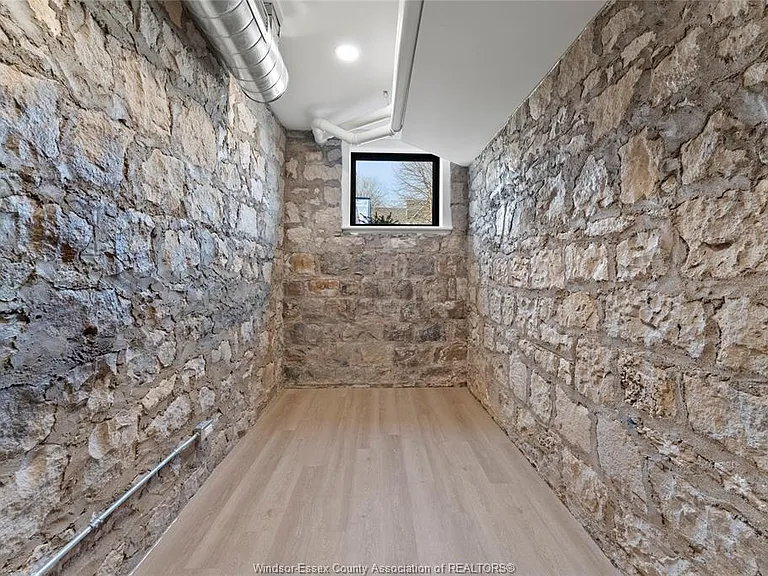 247 Brock St #102 — Photo 29