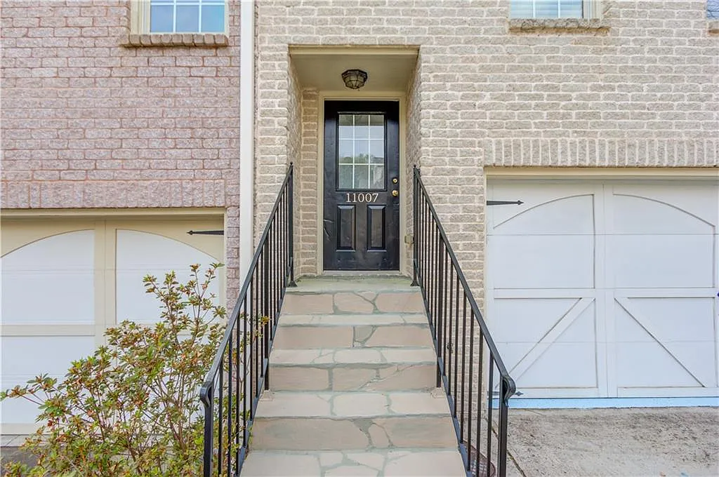 4 bed, 3.5 bath, 1860 sqft, $2,700 — Photo 3