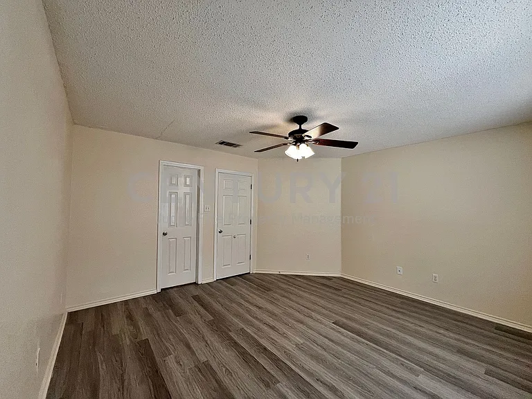 609 Blueberry Hill Ln — Photo 10