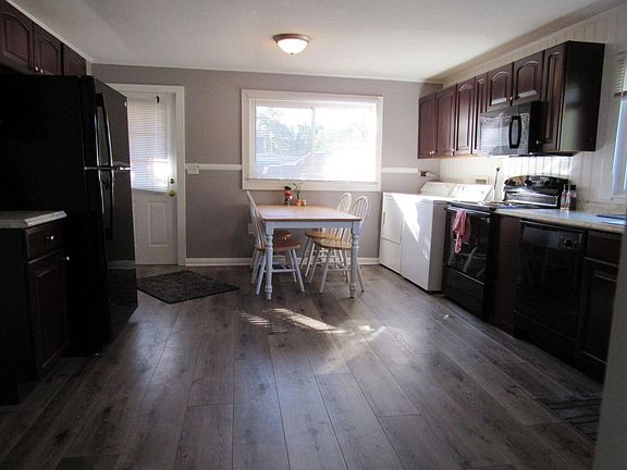 4th image of 853 Cedar St
