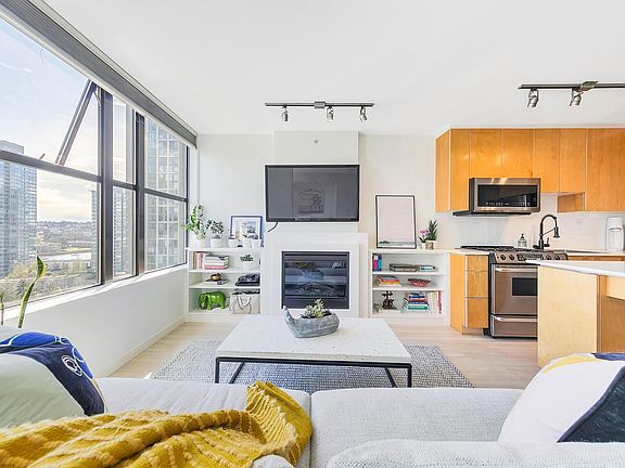 4th image of 989 Beatty St #1404