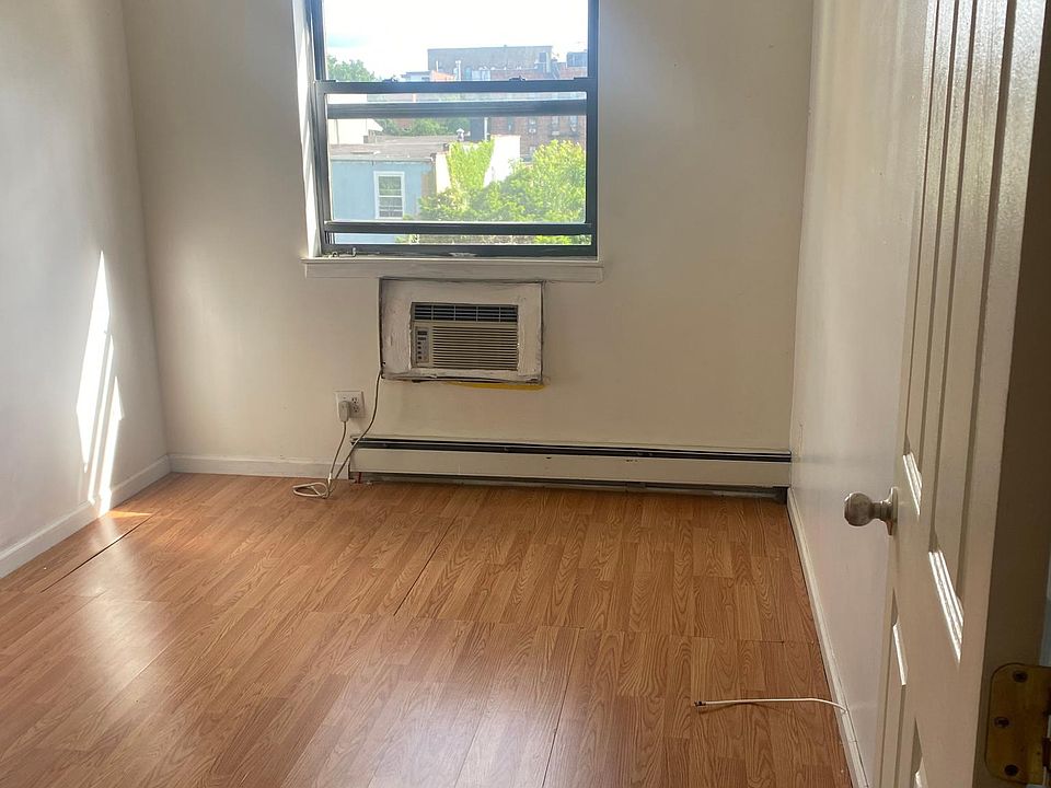 1st image of 628 E 226th St Floor 1