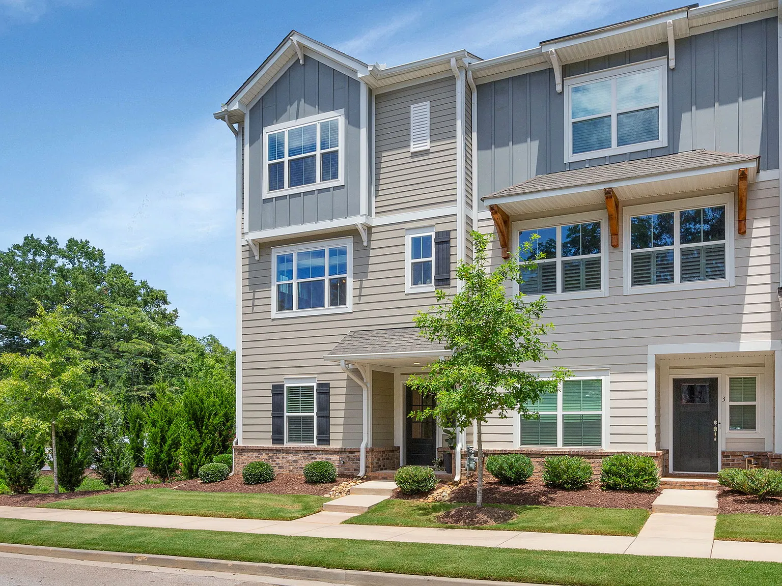 3 bed, 2097 sqft, $3,850 — Photo 1