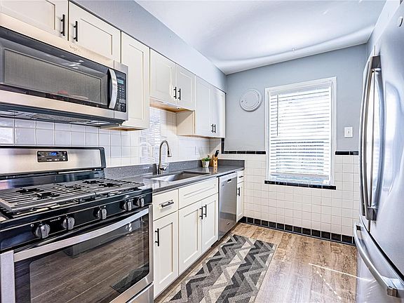 4th image of 534 W Essex Ave