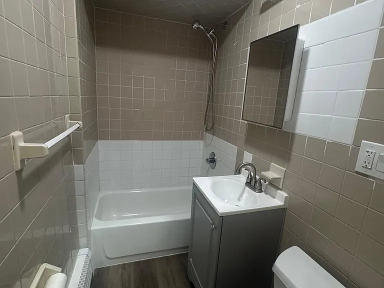 87 Jewell St #2R — Photo 7