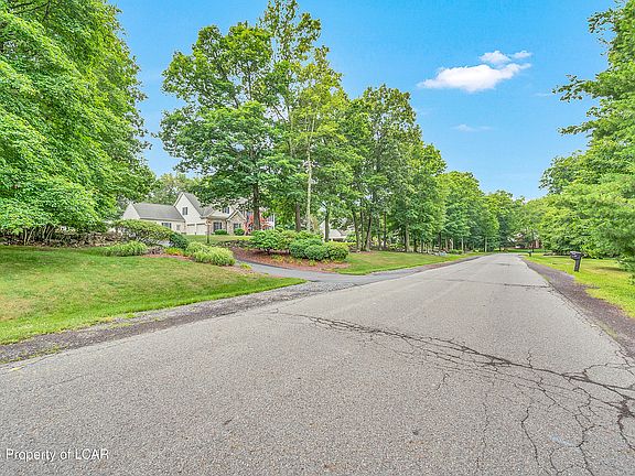 5th image of 436 Larchmont Way