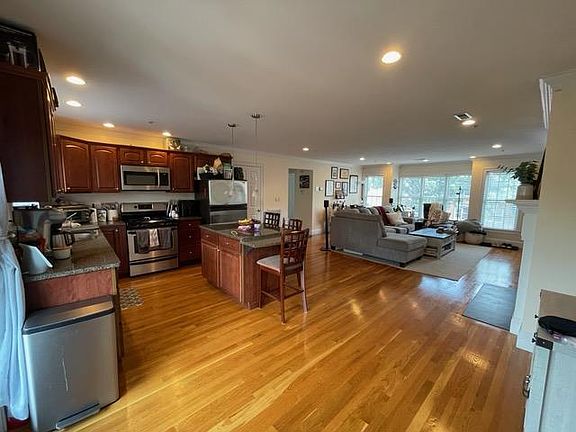 2nd image of 50 B St APT 6