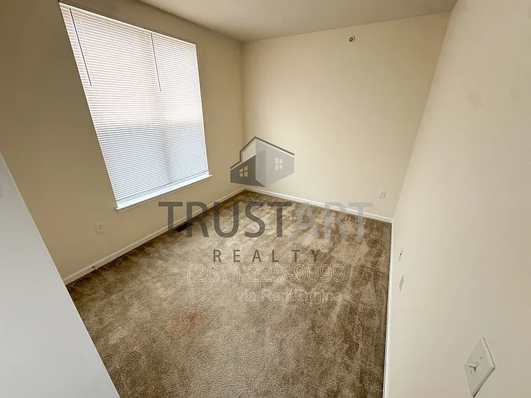 1327 S 27th St — Photo 13