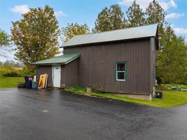 469 Fishing Rock Rd, Newport, NY 13416