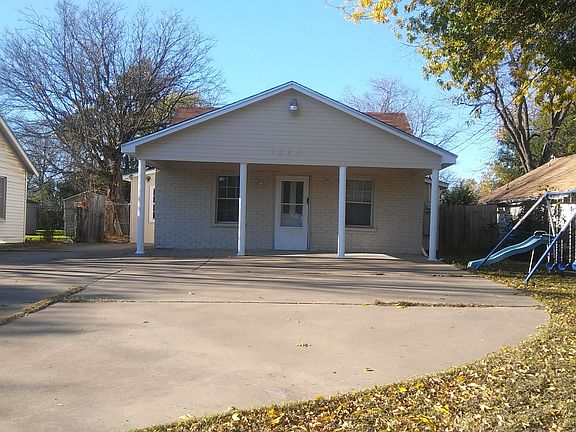2nd image of 2825 Burnett Ave