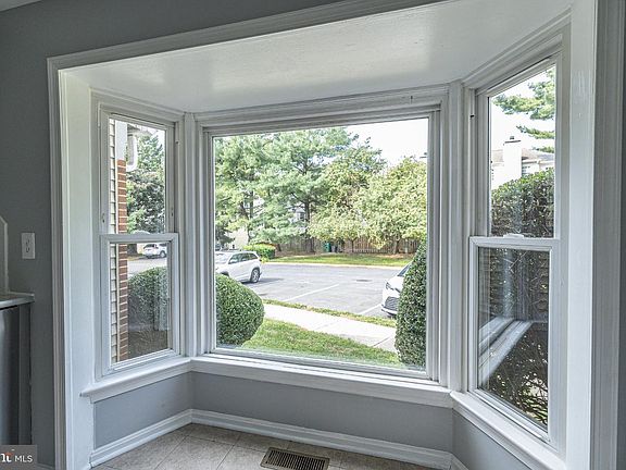 4th image of 136 Sharpstead Ln