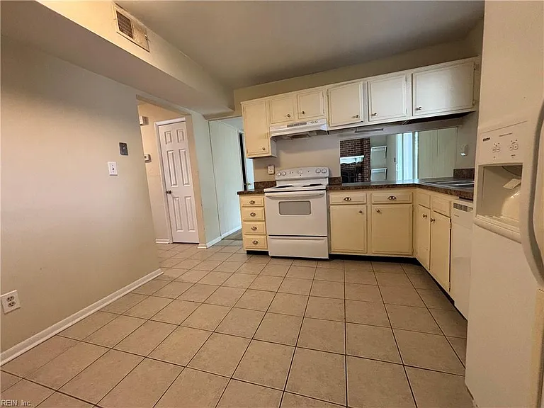 441 Woodlake Rd — Photo 7