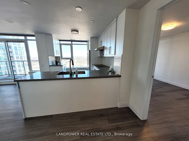 25 Town Centre Ct #UPH07 — Photo 5
