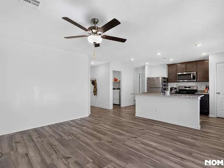 985 Berman St — Photo 5