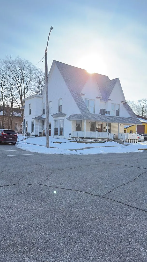 Building Photo - 641 N 5th St #1
