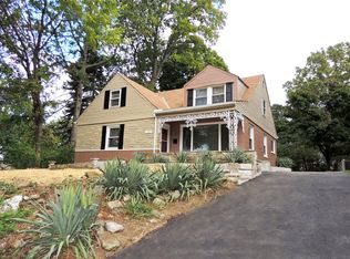 1021 Renfield Rd, Cleveland Heights, OH 44121