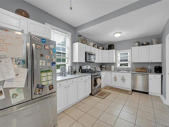 5th image of 62 Grand Blvd Unit 2