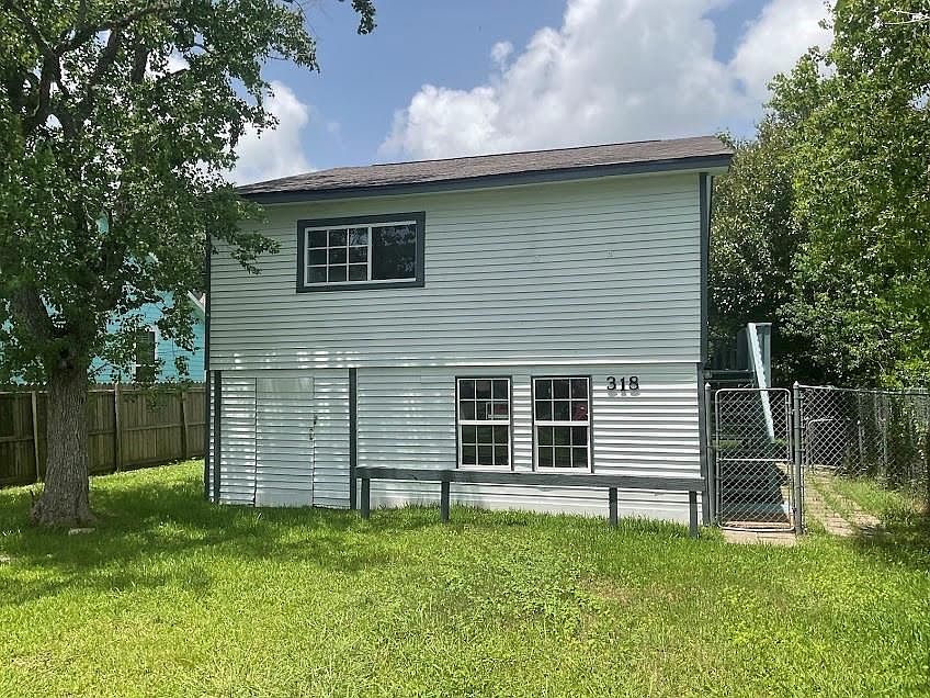 1st image of 318 10th St