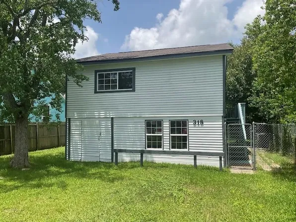 318 10th St, San Leon, TX 77539