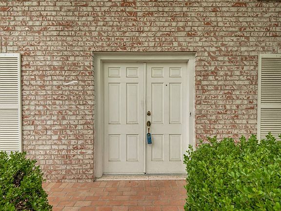 4th image of 207 Antler Dr