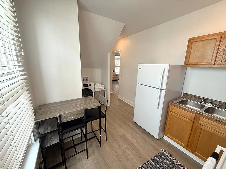 247 W 8th St — Photo 9