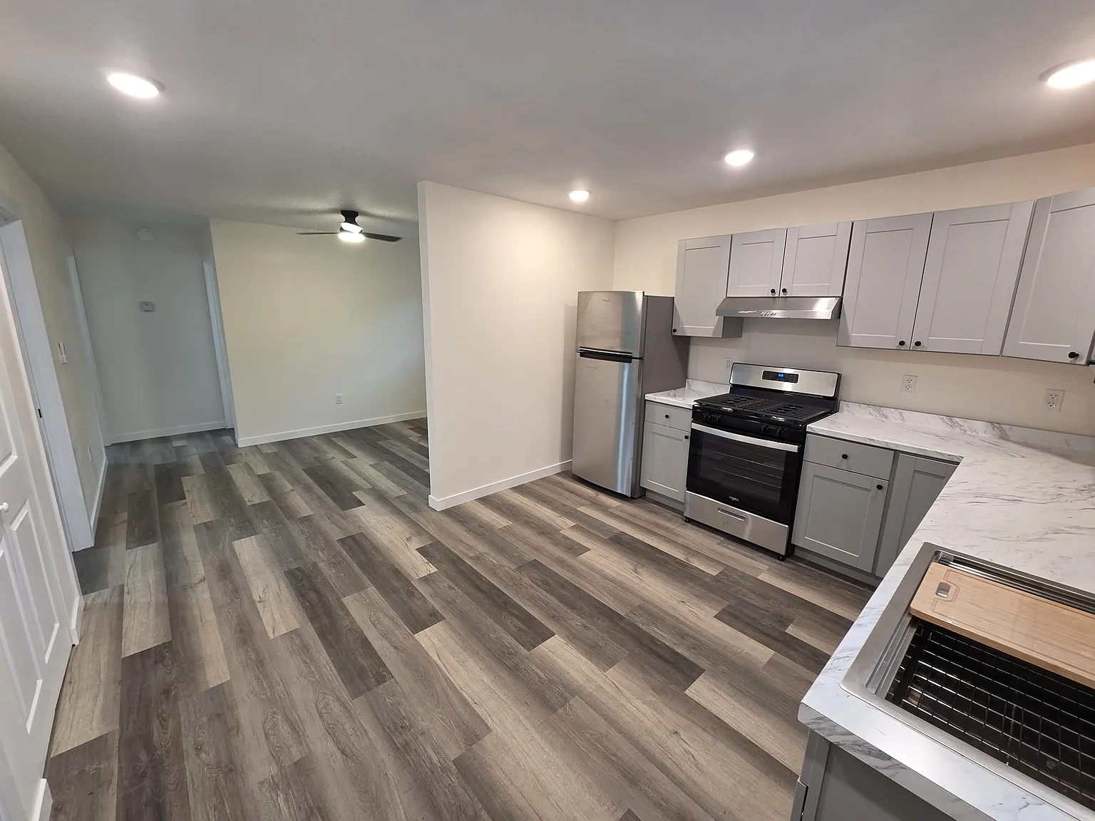3 bed, $1,975 — Photo 2