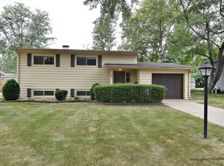 93 Circle Dr E, Montgomery, IL 60538