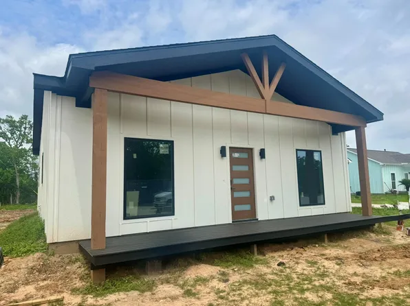 510 Jenni Ln, San Leon, TX 77539