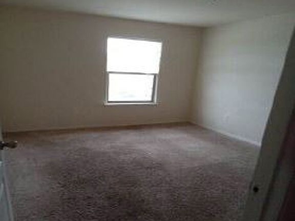 3rd image of 1635 Ann Harbor St