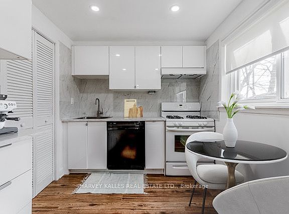 4th image of 46 Locustwood Ct