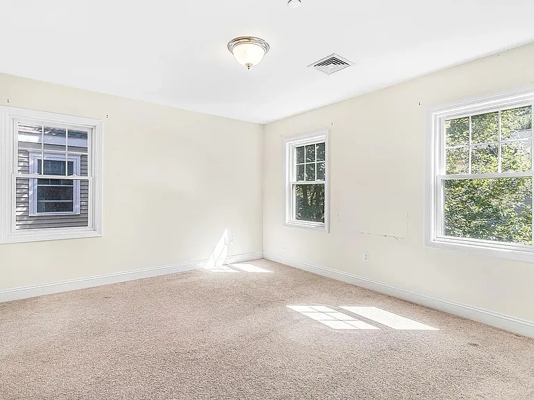 1281 Elm St — Photo 11