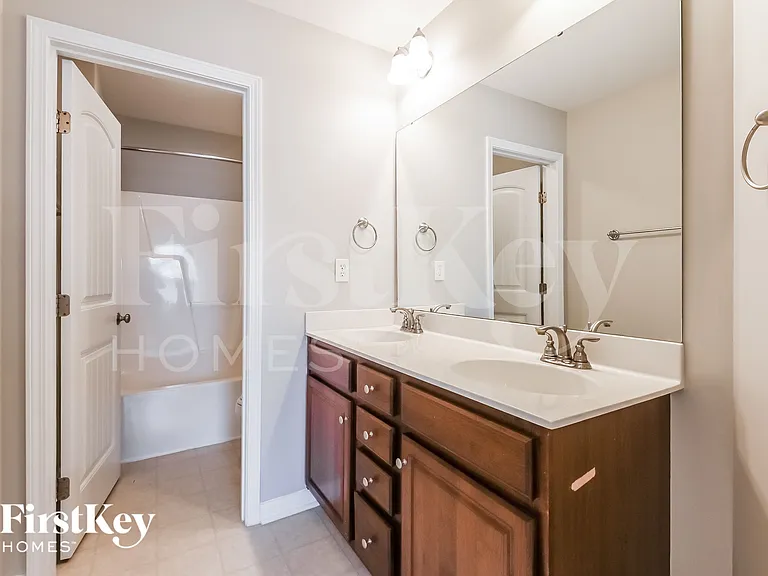 1020 Bridlemine Dr — Photo 11