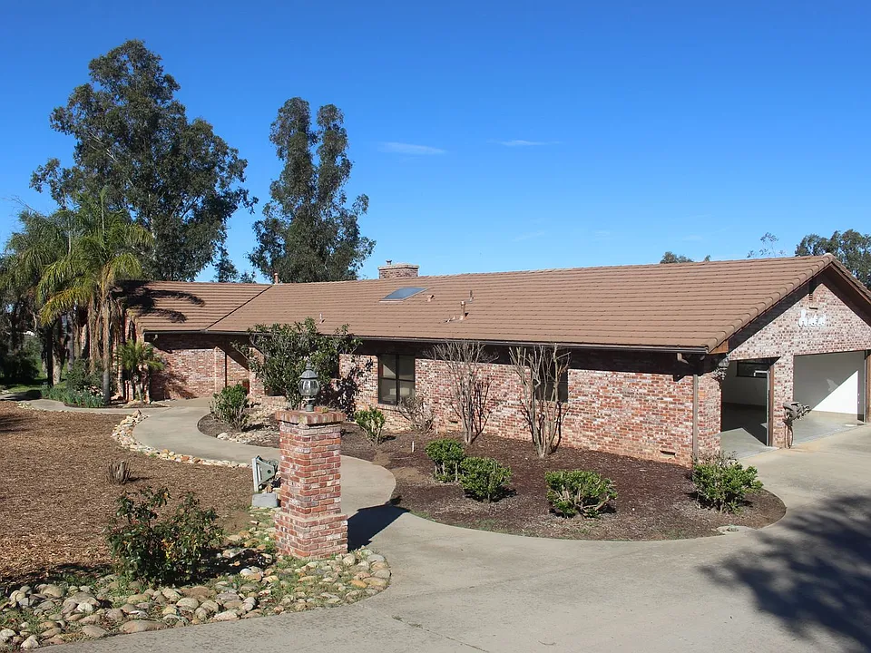 18655 Oak Ridge Ln