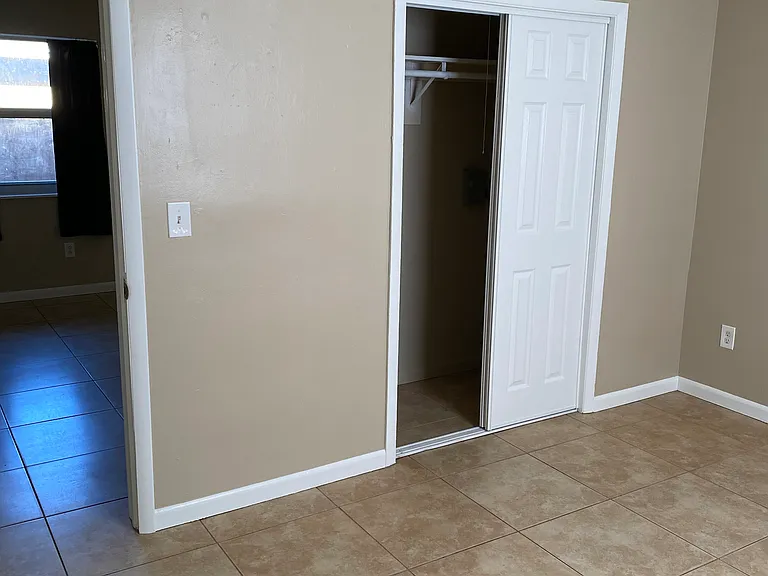 132 NE 12th Ave #3 — Photo 5