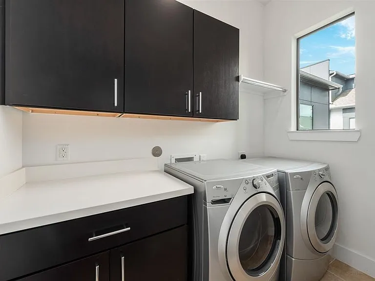 6127 Clyde St #B — Photo 27