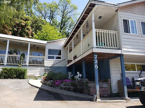 2nd image of 731 SE Terrace Dr