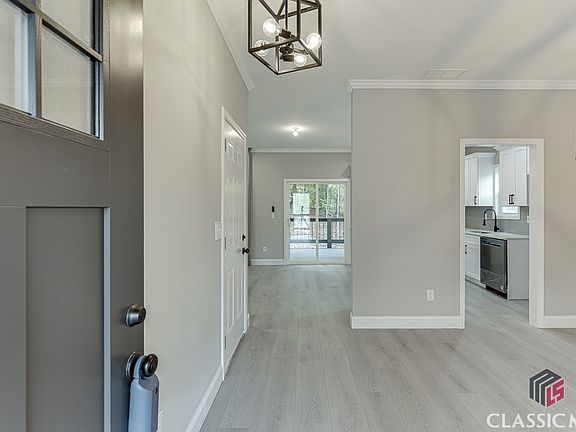 5th image of 131 Marion Street