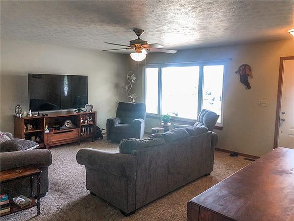 5th image of 28 Belmont Pl E