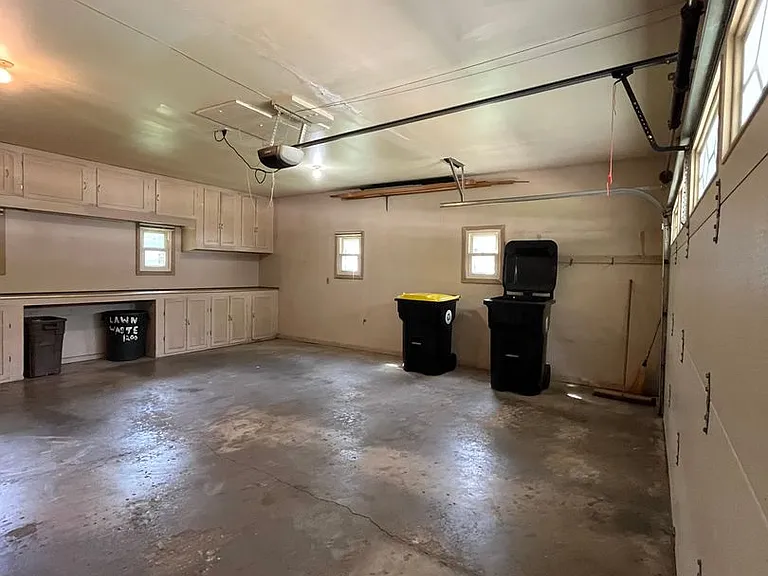 1200 N Linden St — Photo 18