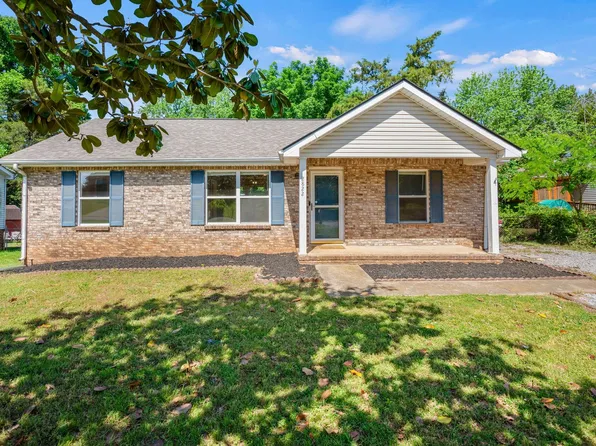 2822 Nat Hoosier Ln, Clarksville, TN 37040