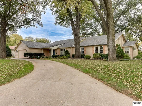 3833 Aurora Dr, Omaha, NE 68134