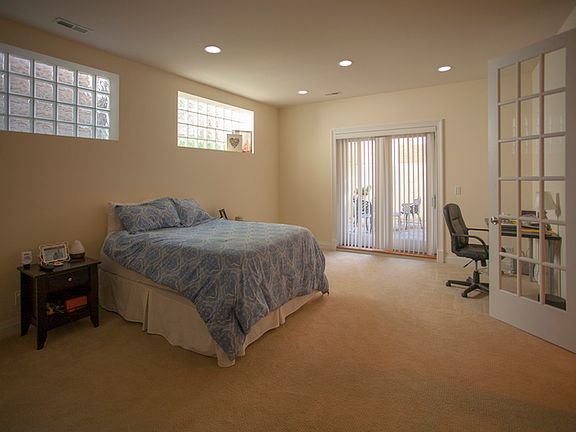 5th image of 3706 N Greenview Ave #1