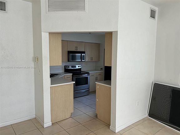 3rd image of 1185 Marseilles Dr #111