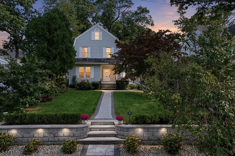 1st image of 8 Franklin Pl