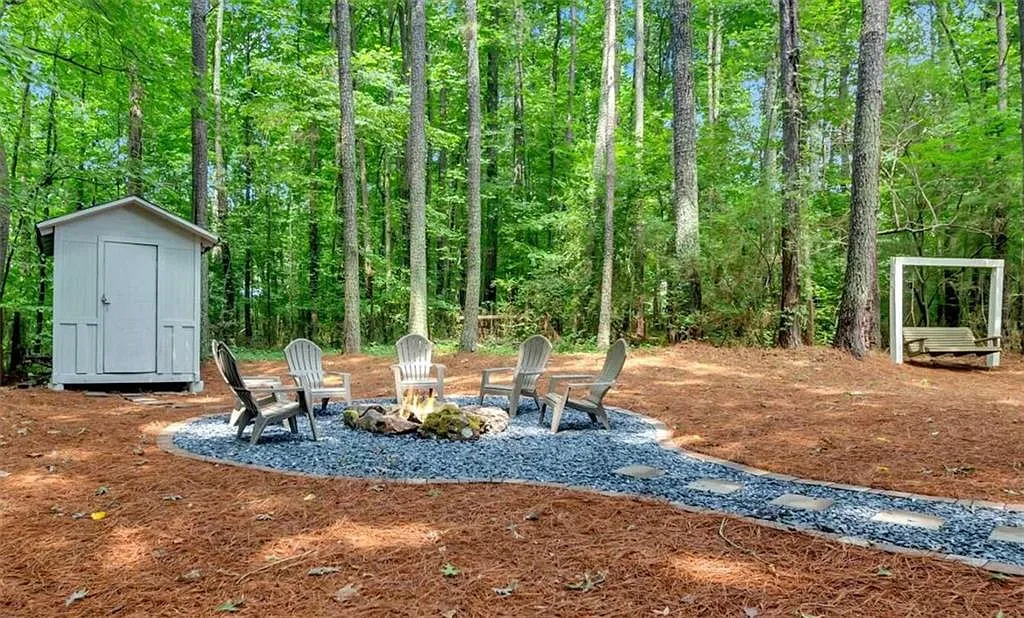 4 bed, 2.0 bath, 1800 sqft, $5,250 — Photo 1