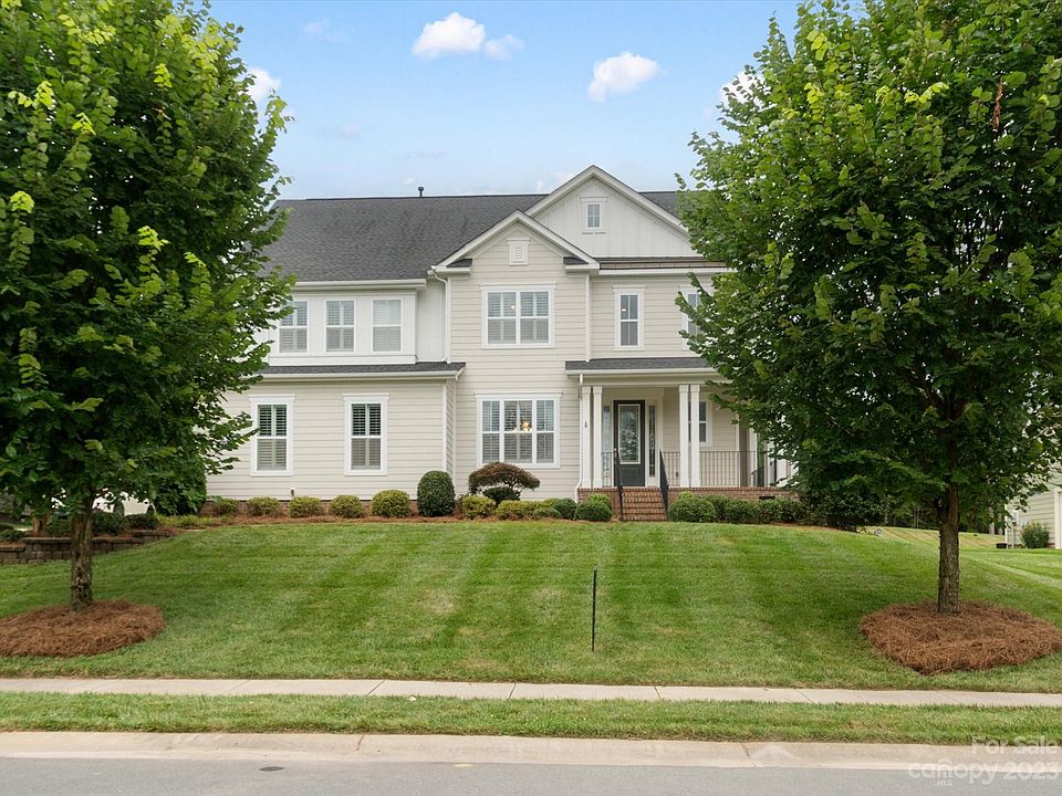 1st image of 225 Monteray Oaks Cir