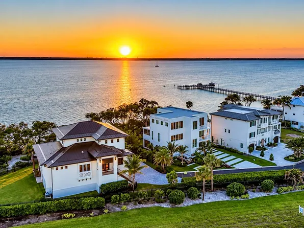 7683 Pelican Pointe Drive, Jensen Beach, FL 34957